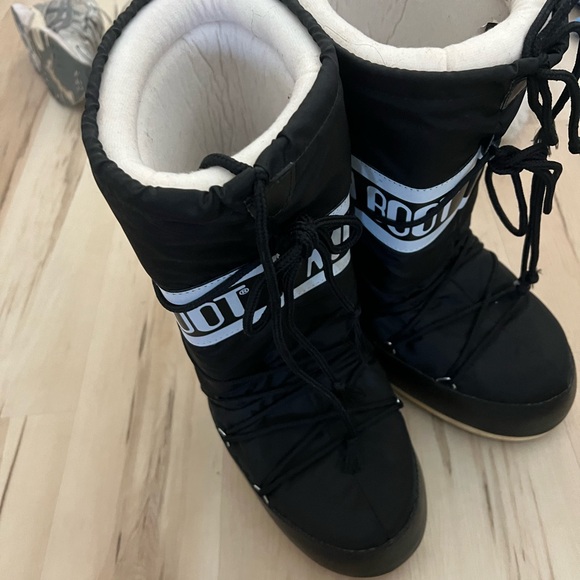 Moon Boot Black Snow Boots - Picture 8 of 9